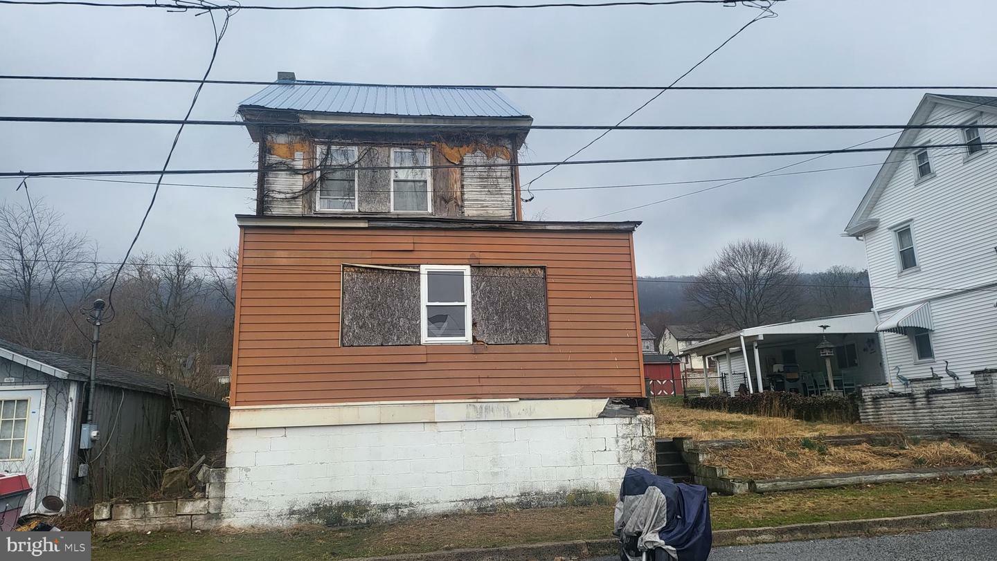 Property Photo:  107 E Broad Street  PA 17098 