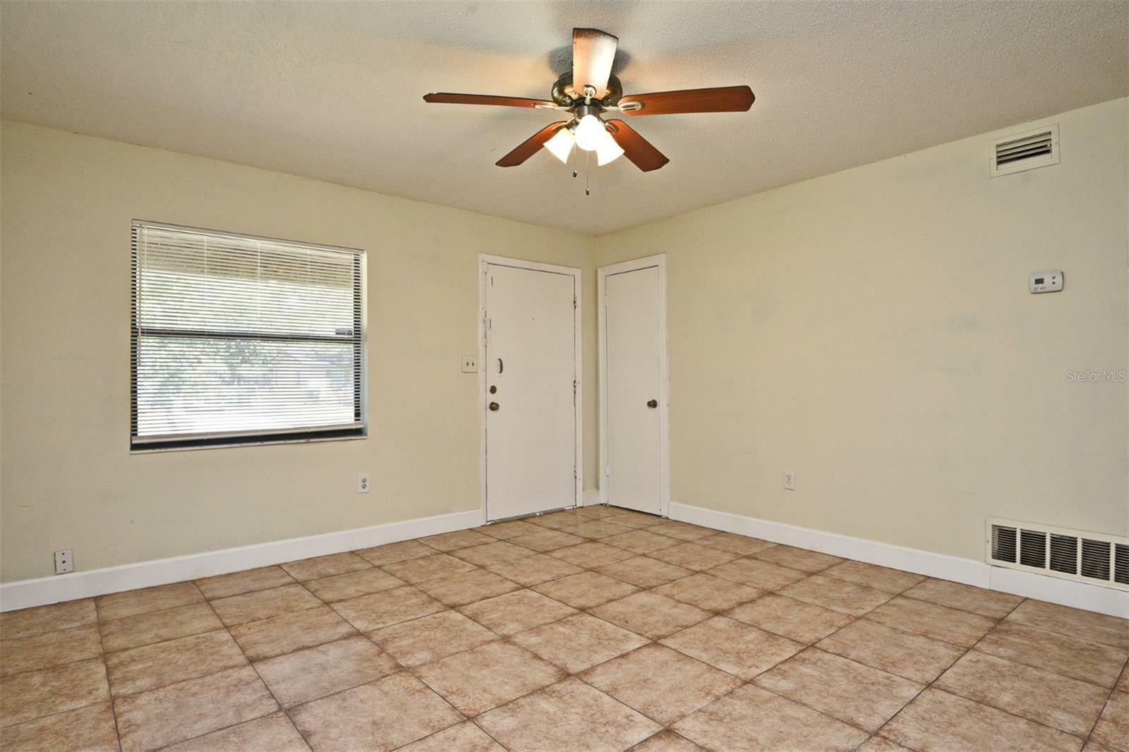 Property Photo: 4212 Colony Way FL 32808