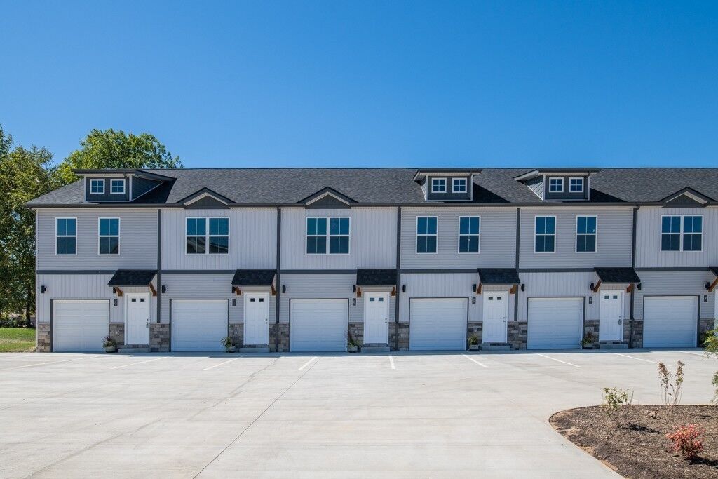 Property Photo: 204 Drayton Drive Unit E TN 37042