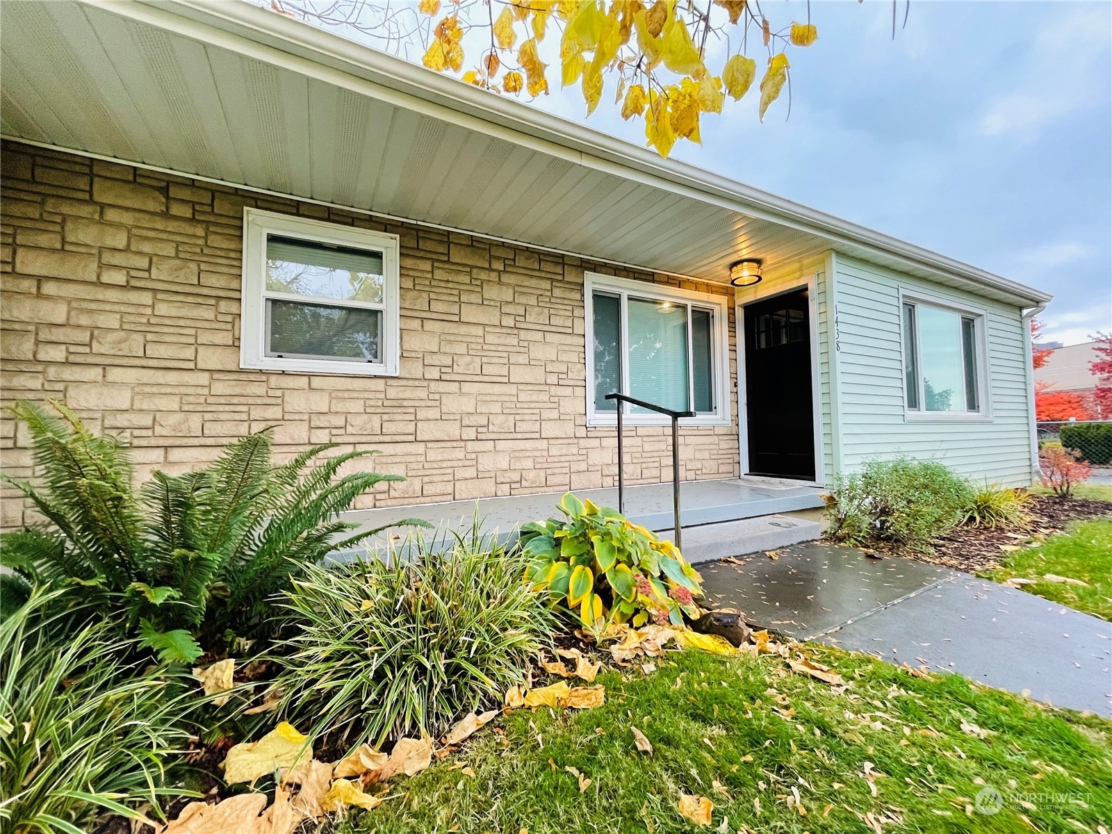 Property Photo: 1438 Hobson Street WA 99362