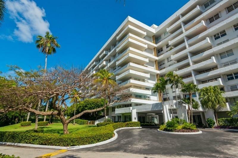 Property Photo:  155 Ocean Lane Dr 203  FL 33149 