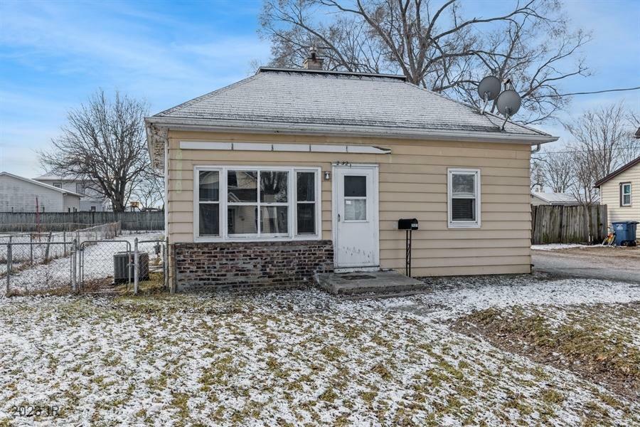 Property Photo:  2521 Logan Avenue  IA 50317 