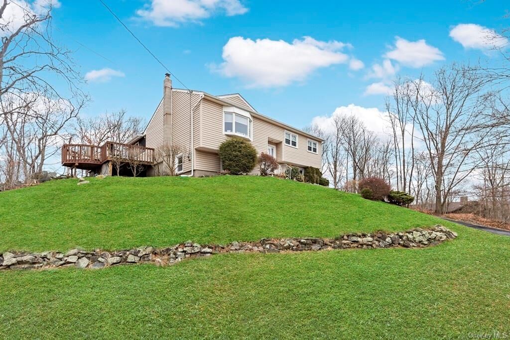 Property Photo:  22 Meadow Ridge Road  NY 10509 
