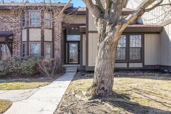 24850 Glenbrooke  Southfield MI 48033 photo