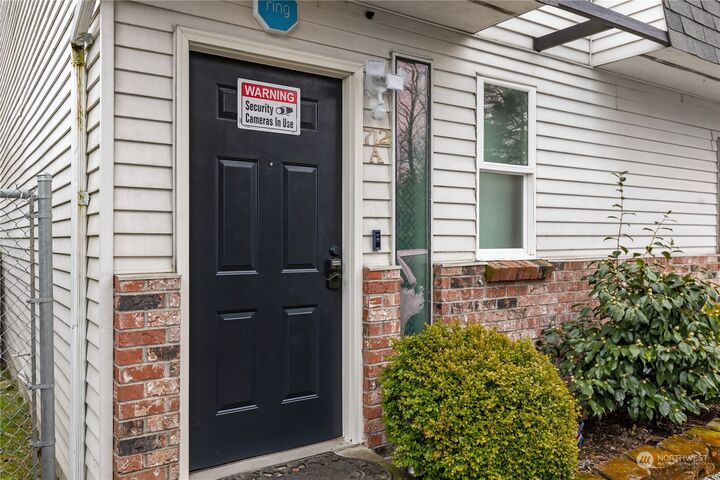 Property Photo:  712 10th Street NE A  WA 98002 