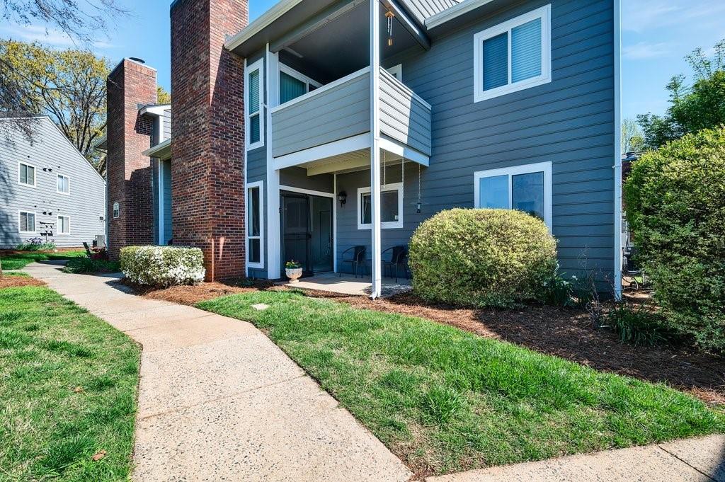 Property Photo: 3207 Heathstead Place B NC 28210