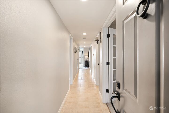 Home for sale in Kirkland 9727 NE Juanita Drive 309, Kirkland, WA 98034