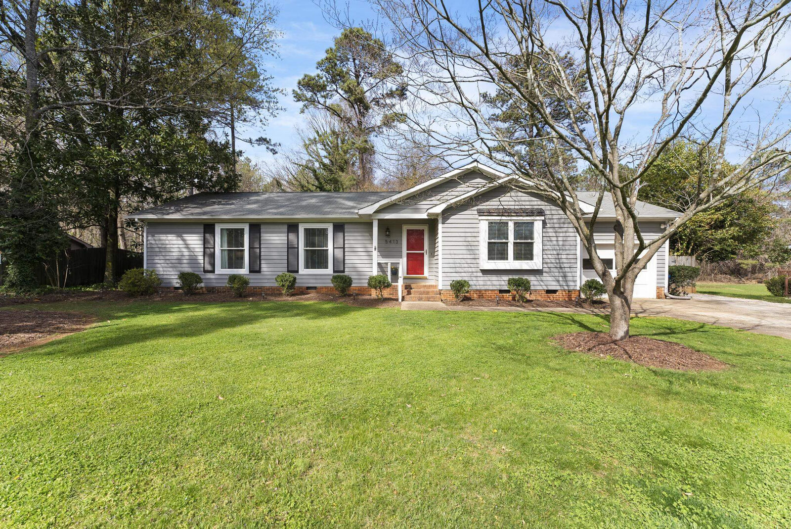 Property Photo: 5413 Oldtowne Road NC 27612
