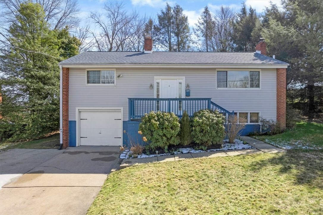 Property Photo:  104 Primrose Ave  PA 15116 