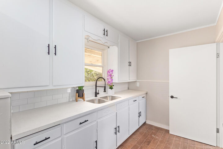 Property Photo:  164 N Madison Street  AZ 85390 