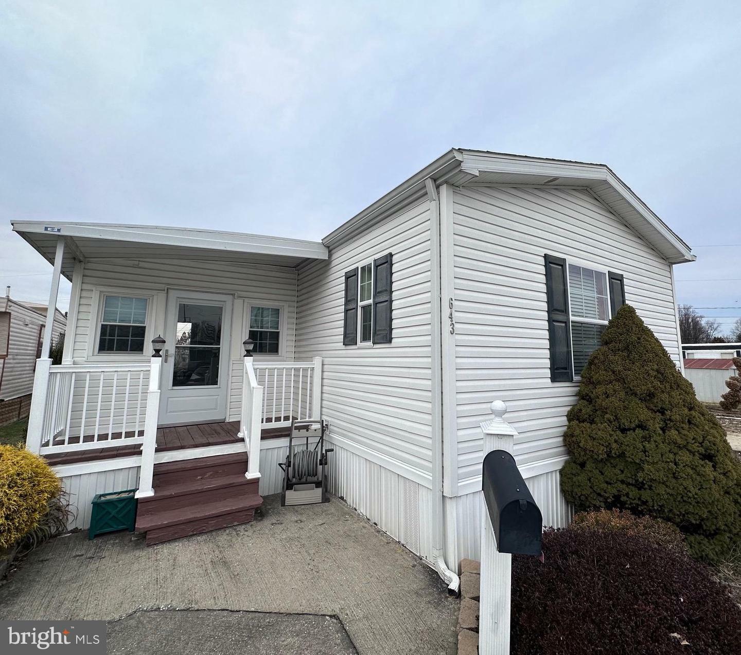 Property Photo: 643 7th Avenue 400 DE 19808