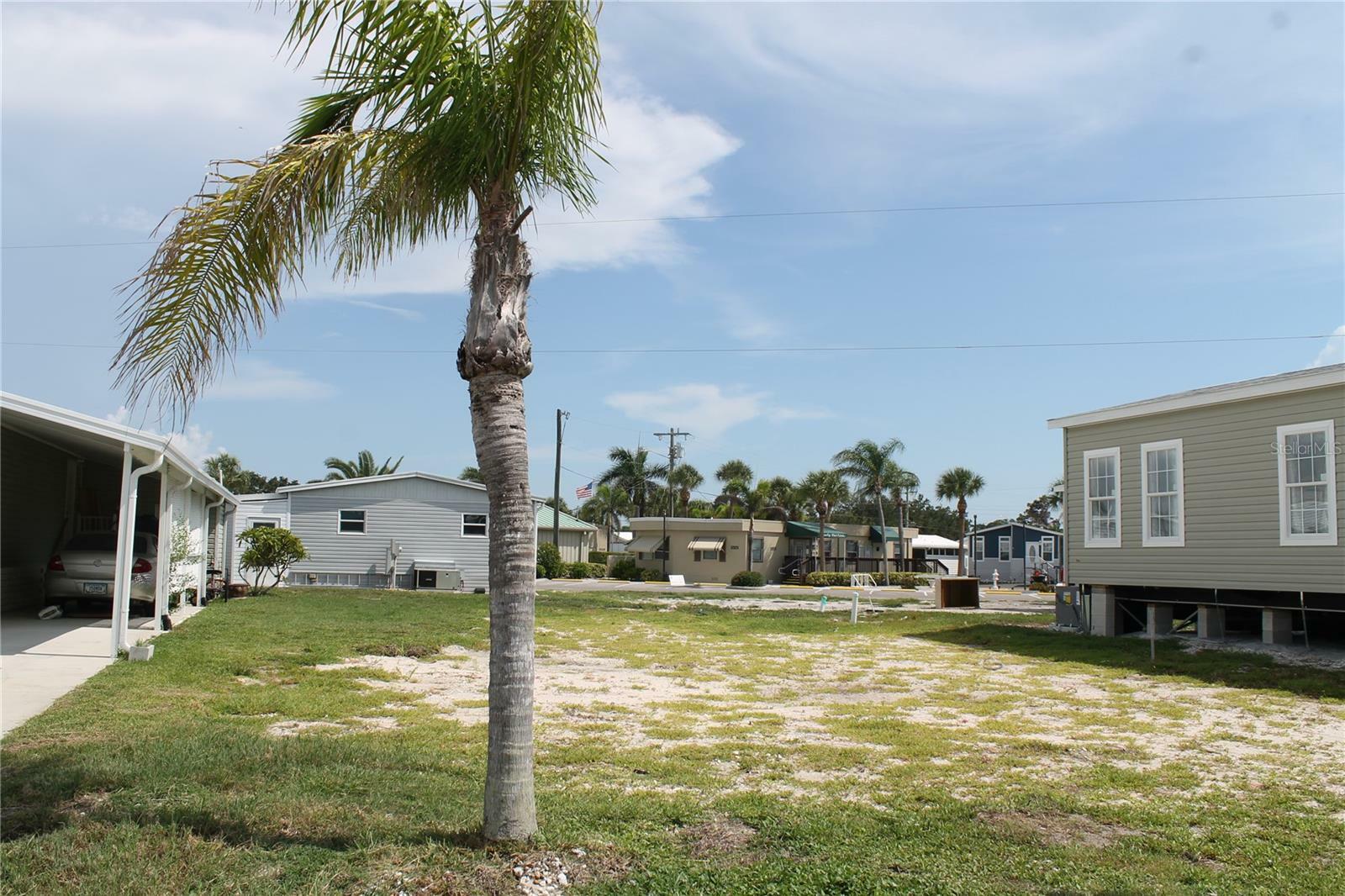 Property Photo: 621 Leisure FL 34285