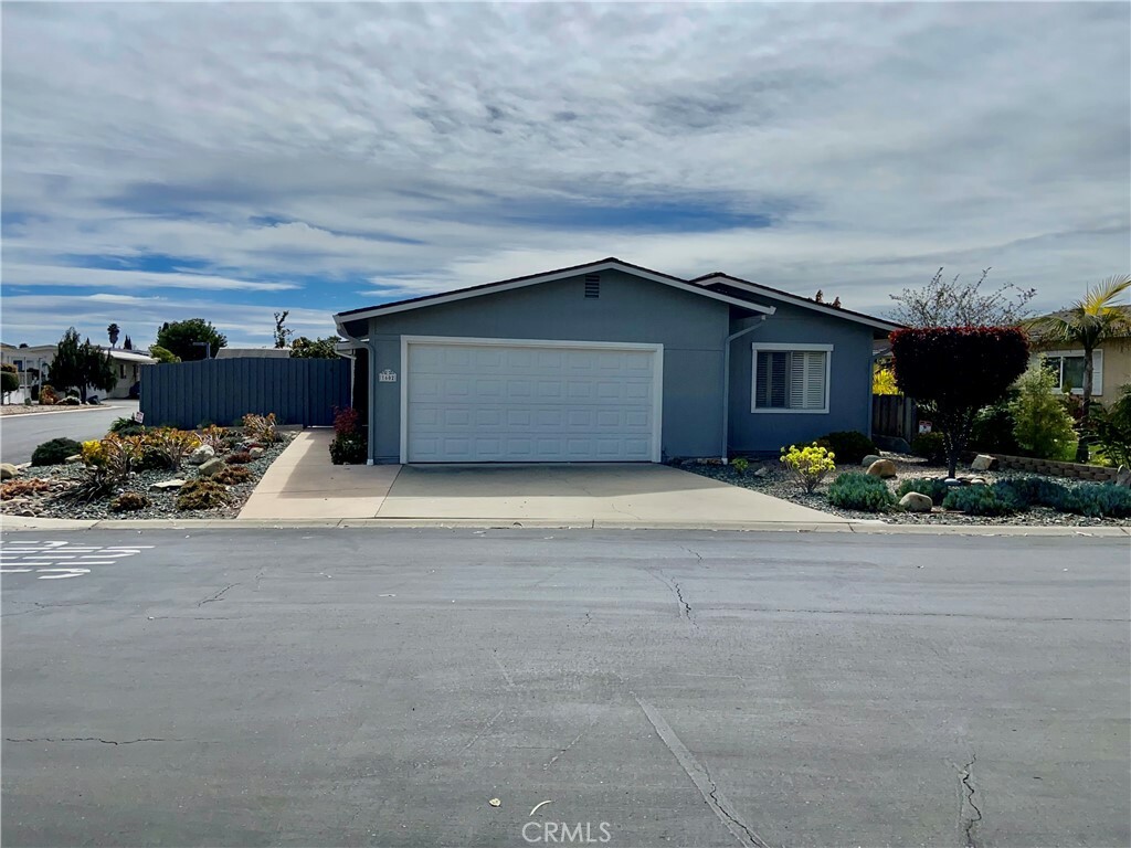 Property Photo:  1602 Via Tropico  CA 93454 