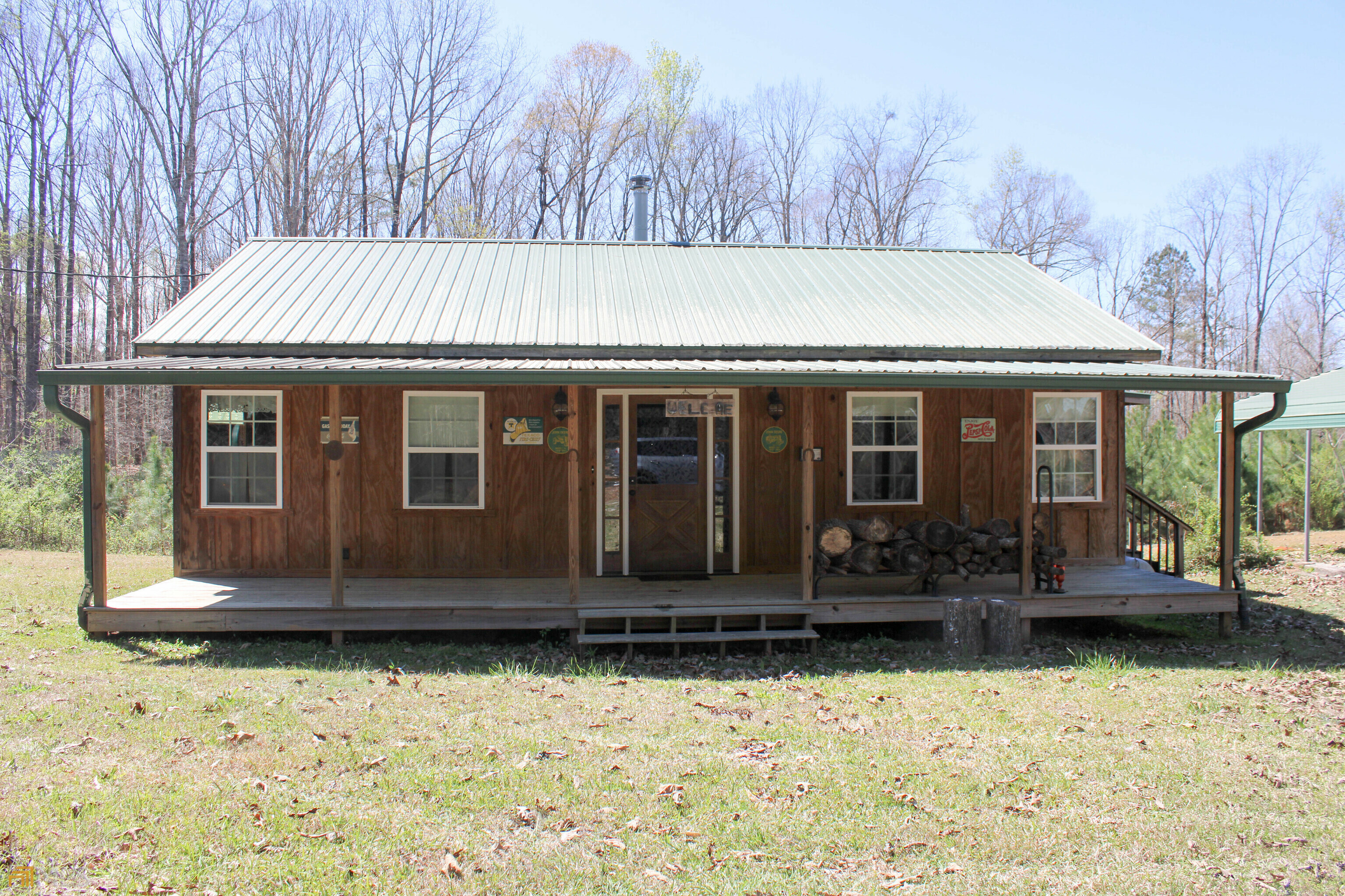 Property Photo:  1083 County Road 142  AL 36274 