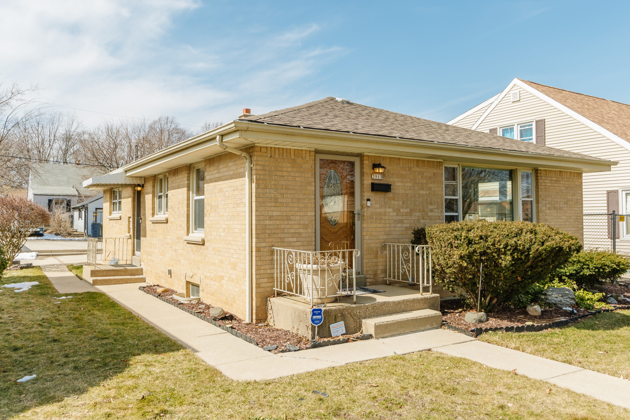 Property Photo: 3915 N 68th St WI 53216
