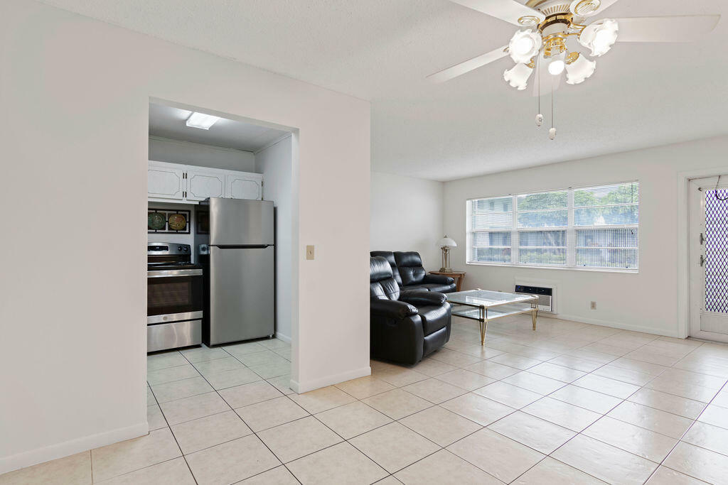 Property Photo: 112 Kingswood F FL 33417