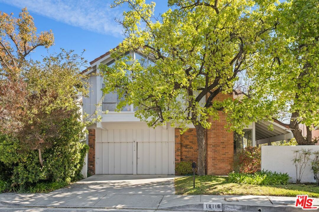 10116   Hollow Glen Cir  Los Angeles CA 90077 photo