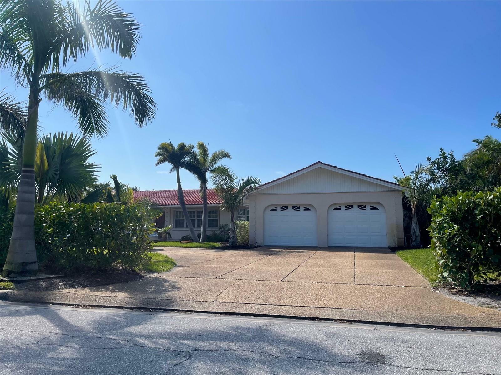 Property Photo: 114 N Warbler Lane FL 34236
