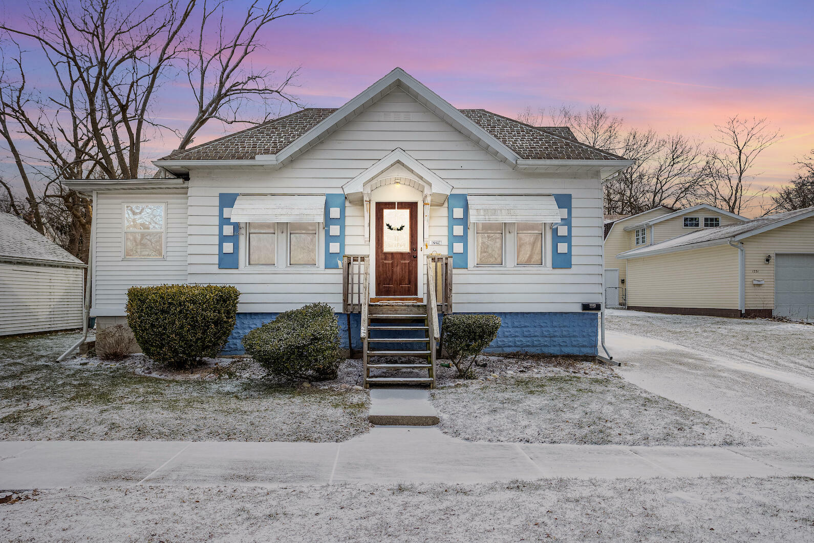 Property Photo:  1229 Linwood Avenue  MI 49203 