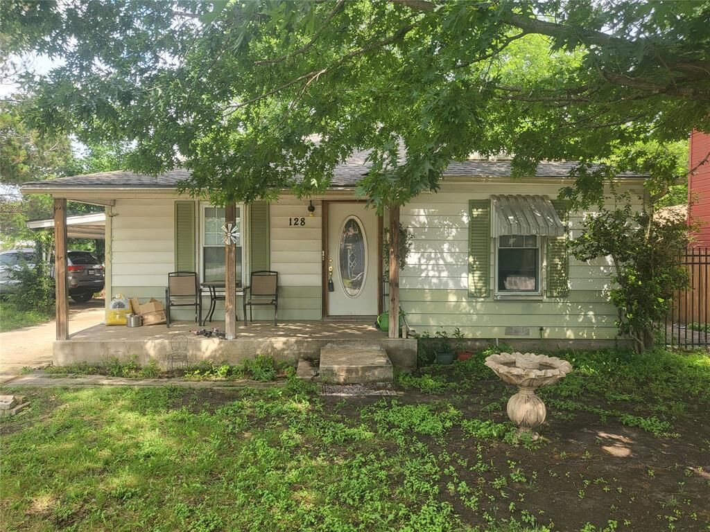 Property Photo: 128 Lockwood Street TX 76108