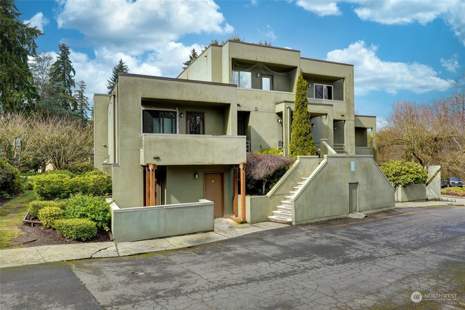 Property Photo: 17001 Inglewood Road NE N208 WA 98028