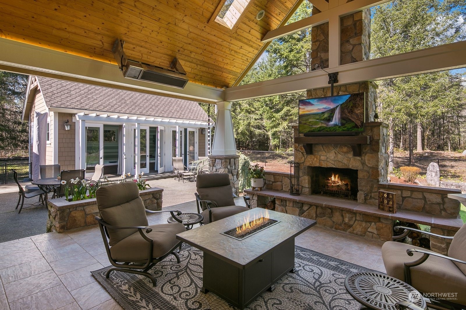 Property Photo: 16738 SE 328th Place WA 98092