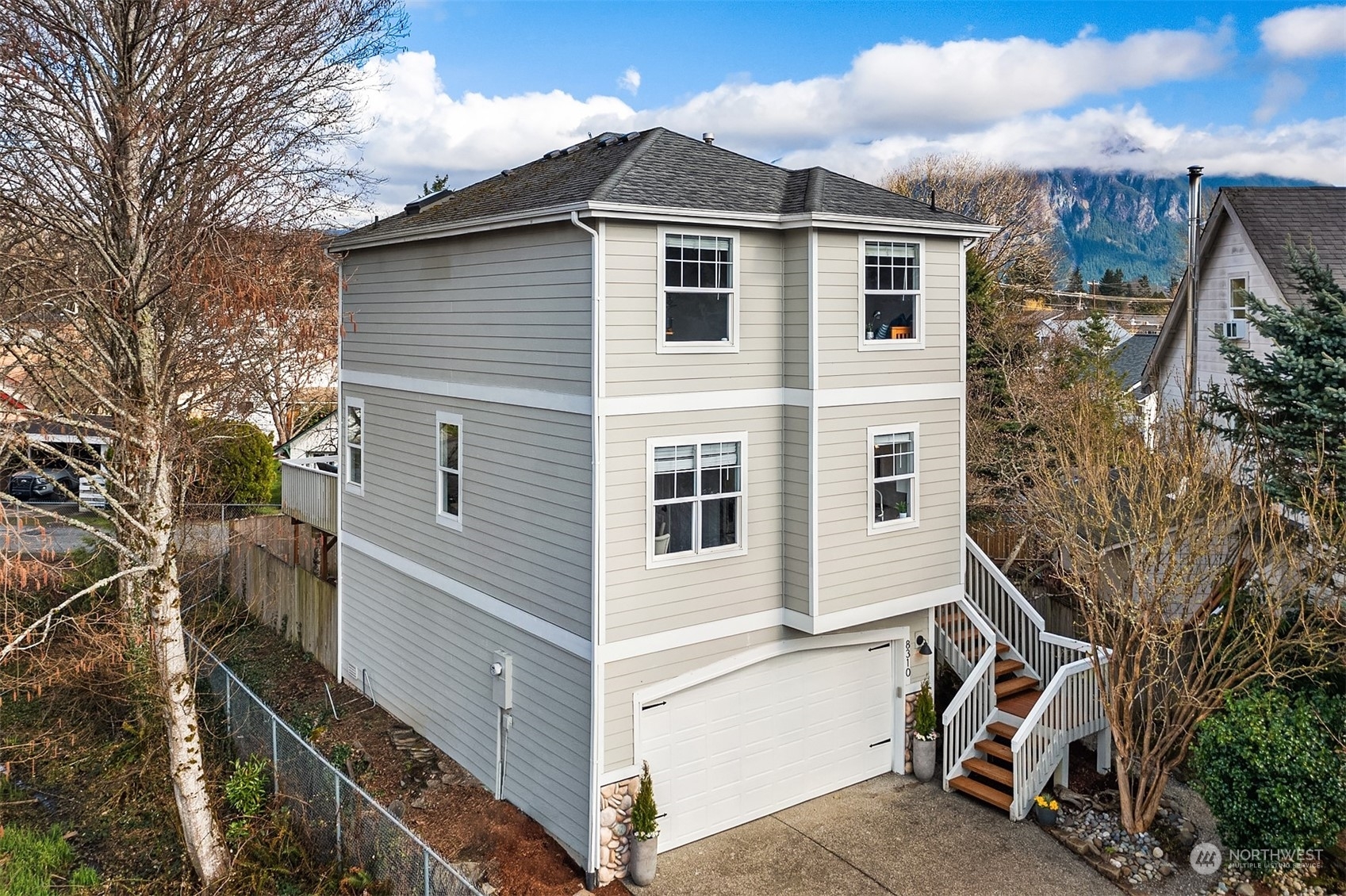 Property Photo:  8310 Olmstead Place SE  WA 98065 