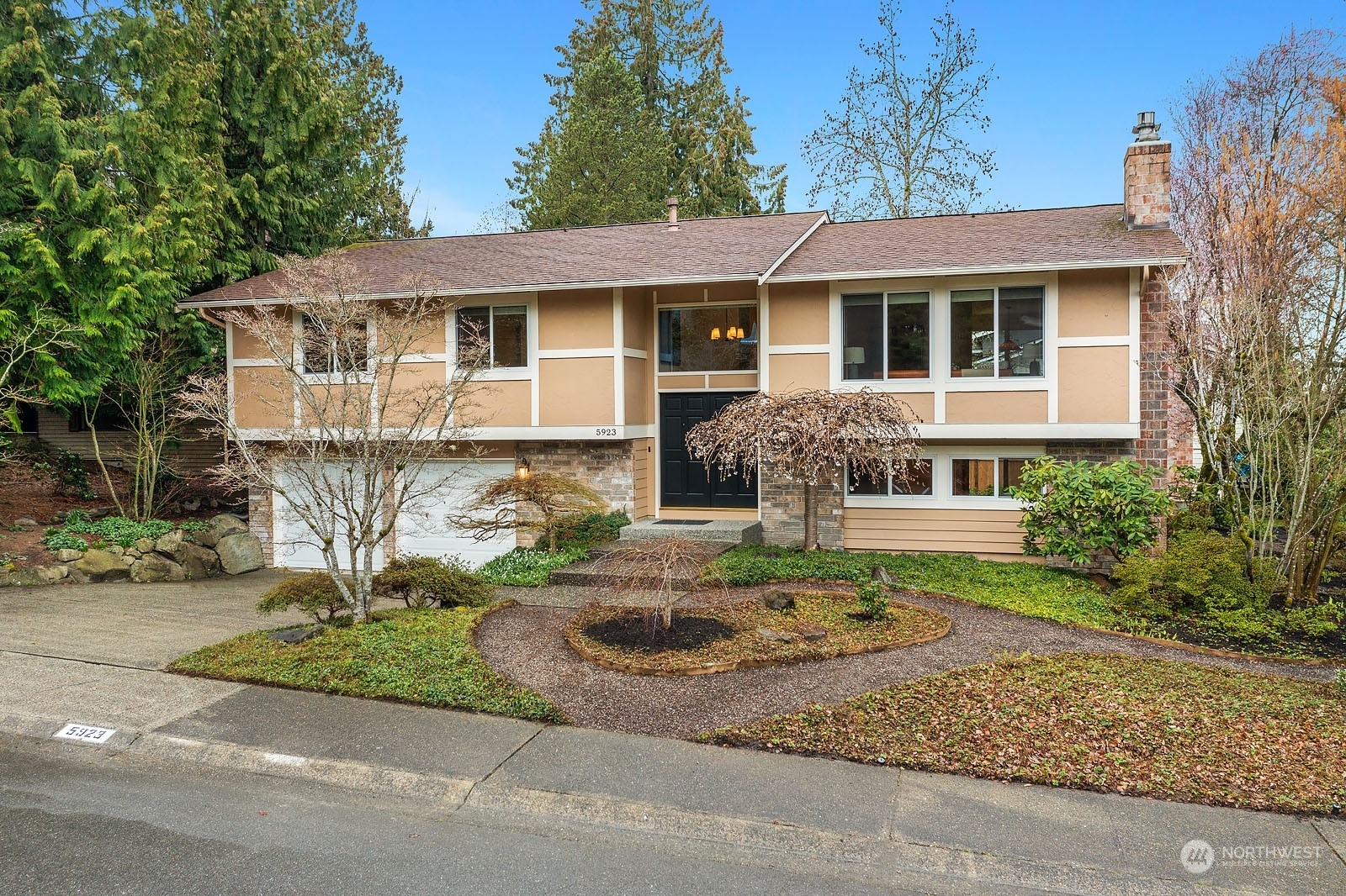 Property Photo:  5923 105th Avenue NE  WA 98033 