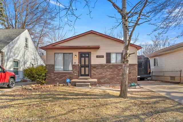 Property Photo:  18949 Kenosha Street  MI 48225 