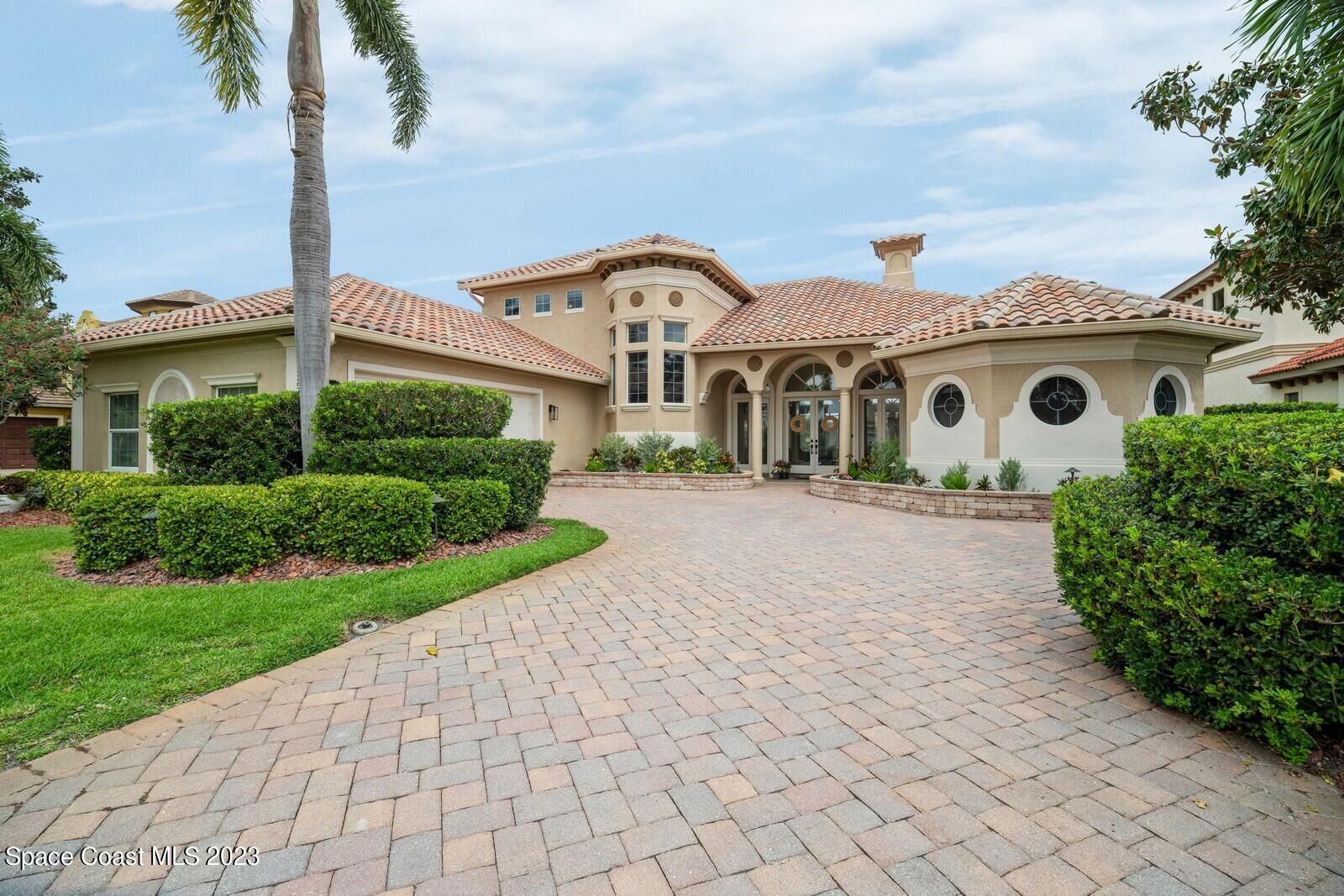 Property Photo: 6225 Anello Drive FL 32940