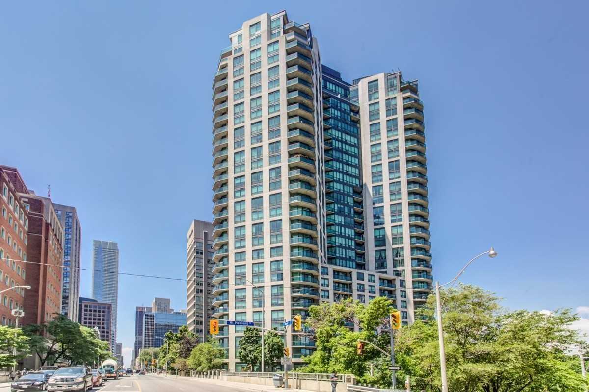 Property Photo:  300 Bloor St E 3104  ON M4W 3Y2 
