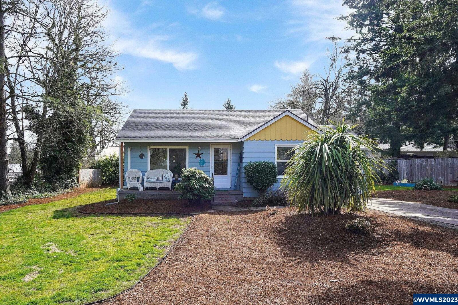 Property Photo: 335 Southview Pl S OR 97302