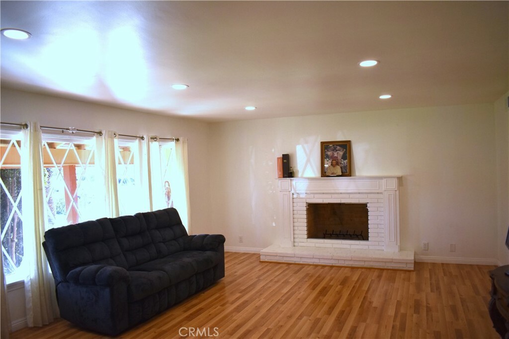 Property Photo:  9425 Dacosta Street  CA 90240 