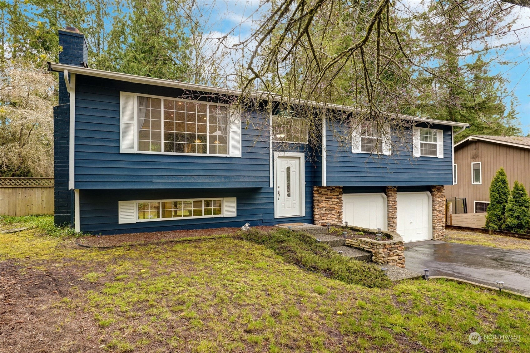 Property Photo:  3040 255th Avenue SE  WA 98075 