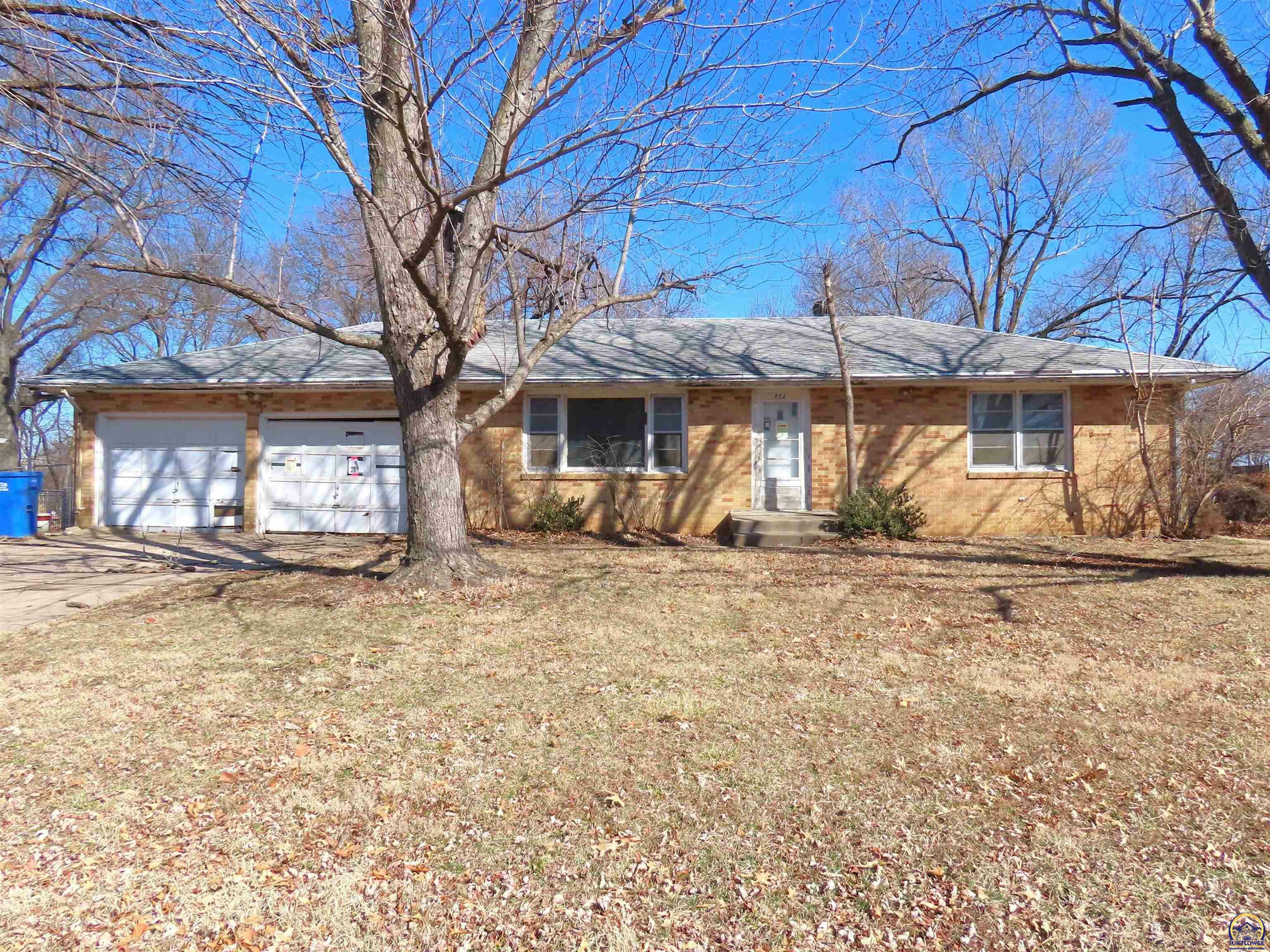 Property Photo:  832 SW Grand Ct  KS 66606 