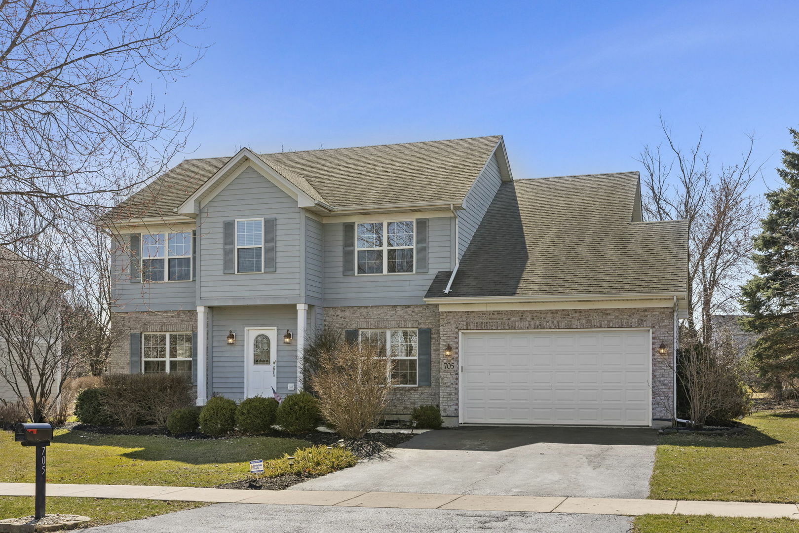 Property Photo:  705 Queens Gate Circle  IL 60554 