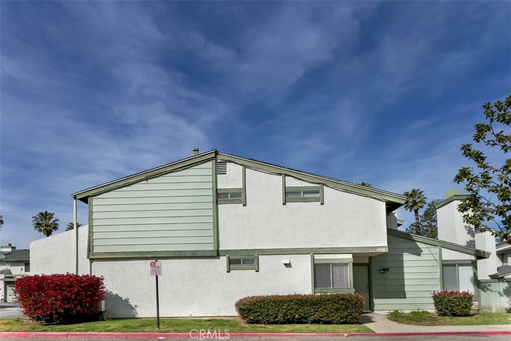 Property Photo:  1938 E 5th Street  CA 91764 