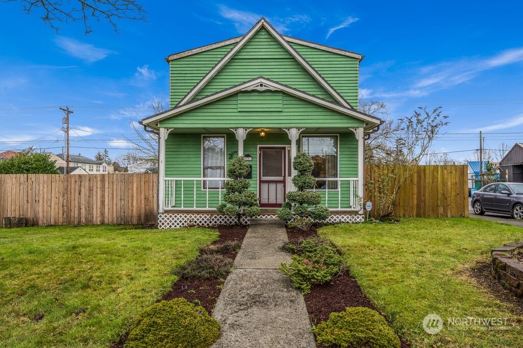 3 bed Everett home for sale 2131 Lombard Avenue, Everett, WA 98201