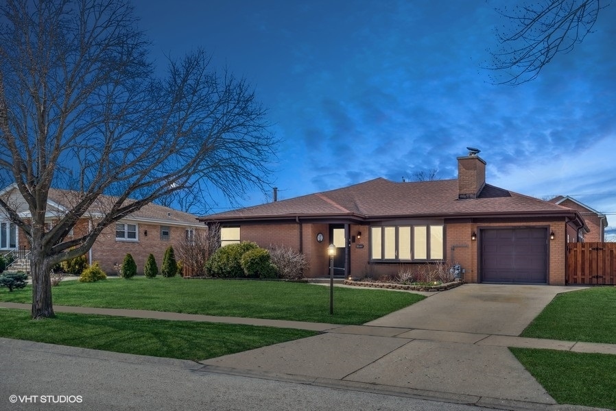 Property Photo:  8044 N Octavia Avenue  IL 60714 