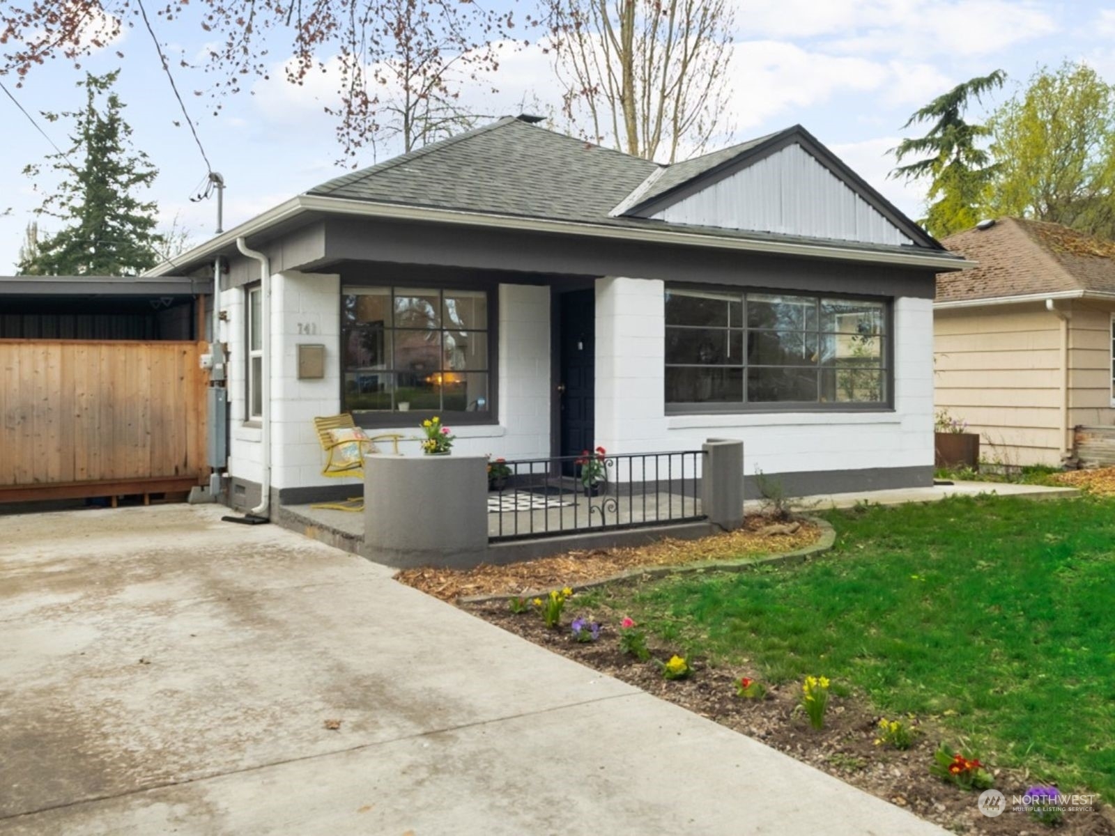 Property Photo:  741 S Sullivan Street  WA 98108 