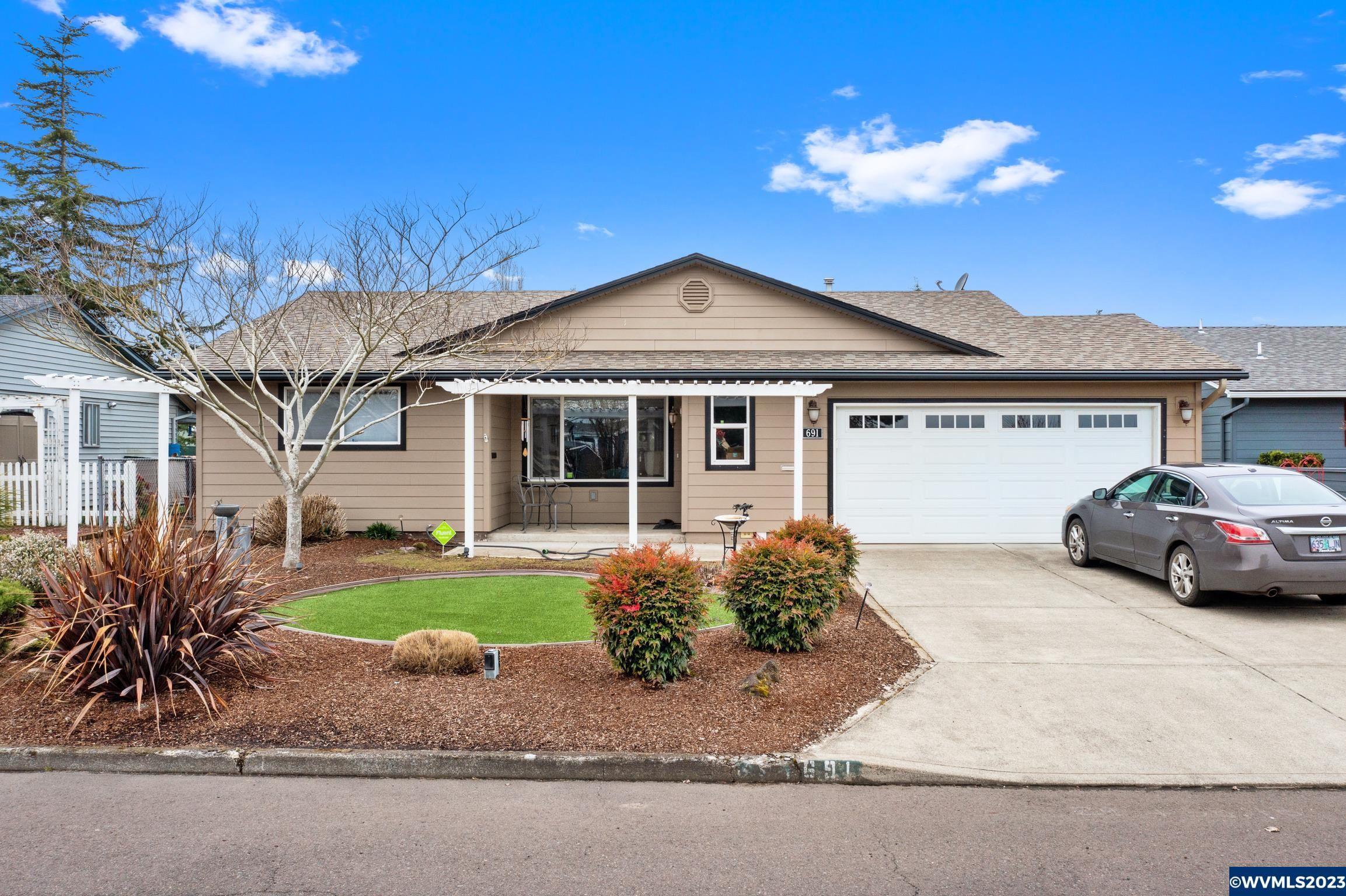 Property Photo: 691 N Cascade Dr OR 97071
