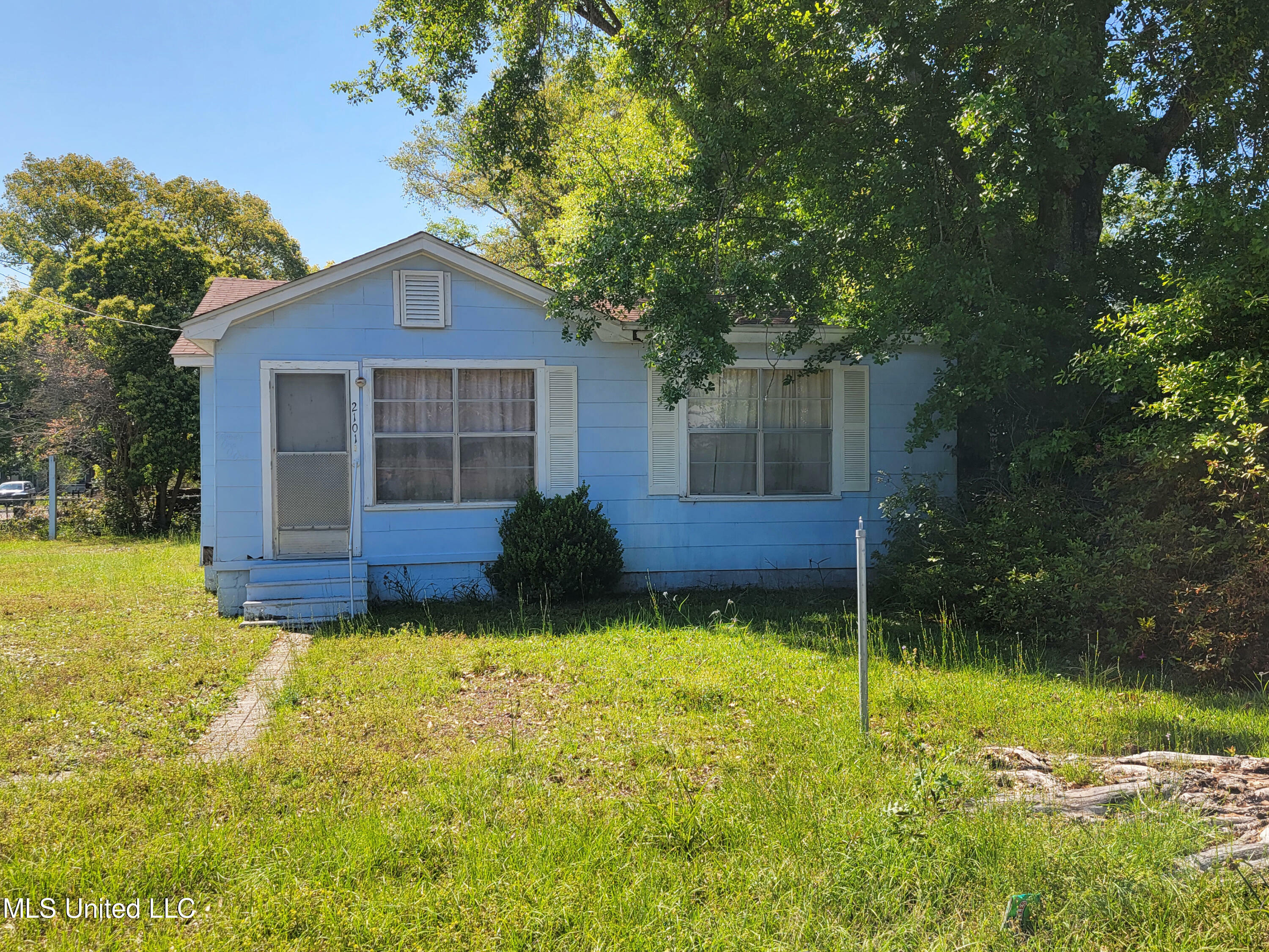 Property Photo:  2101 21st Avenue  MS 39501 