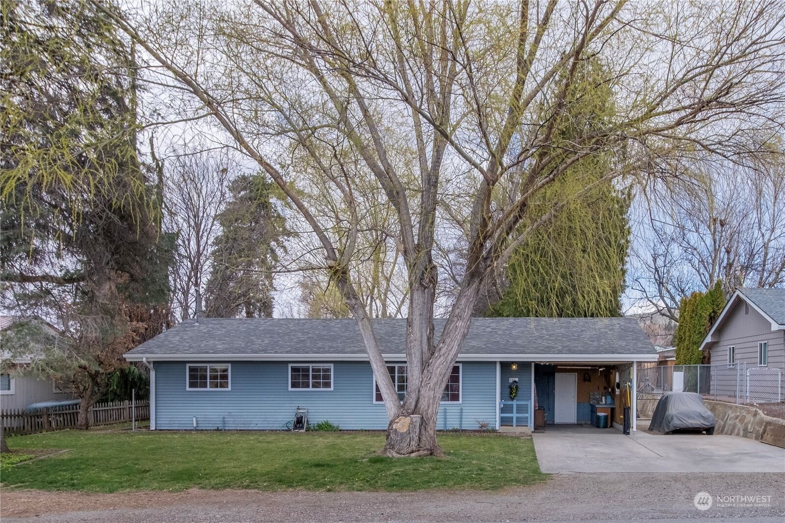 Property Photo:  1245 NE 6th Place  WA 98802 