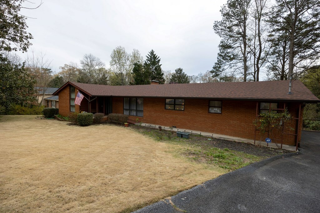 Property Photo:  1403 Sherwood Drive  GA 30720 