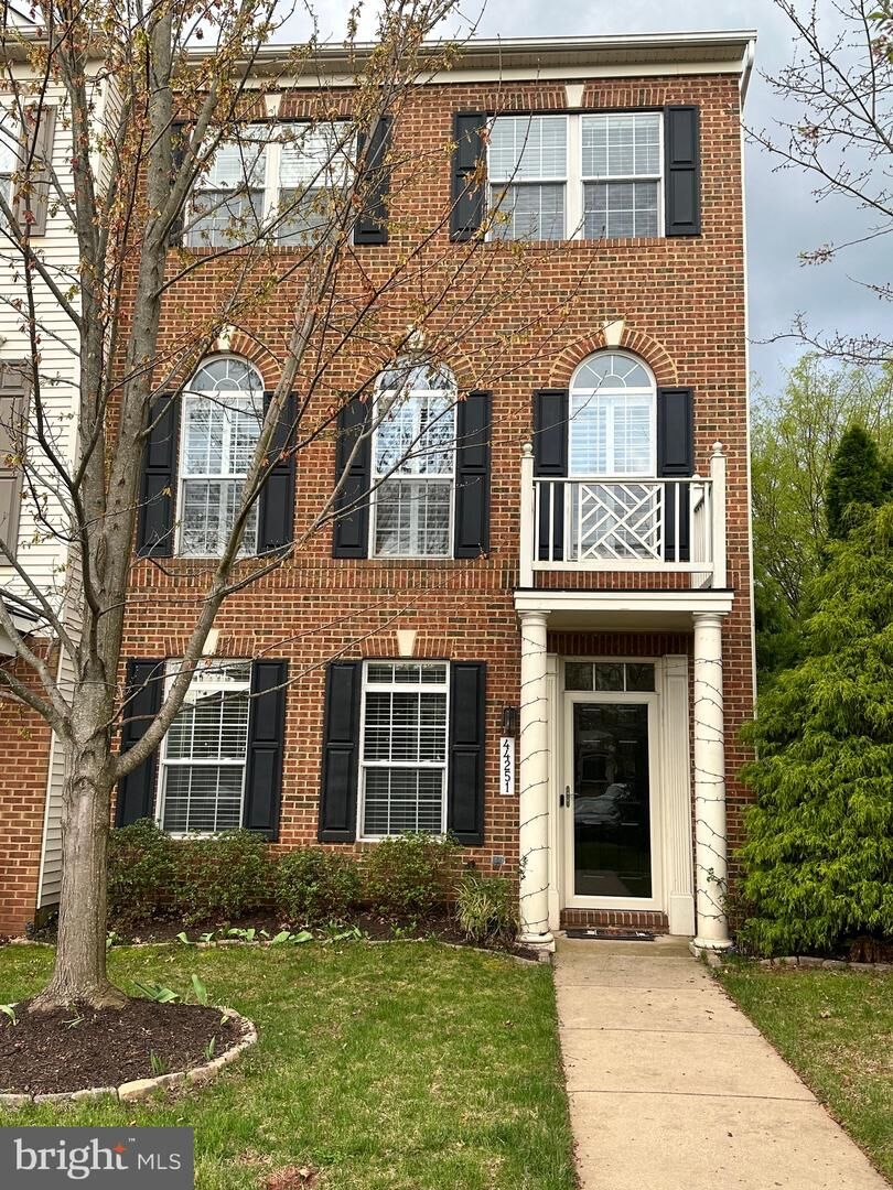 Property Photo: 44251 Huron Terrace VA 20147