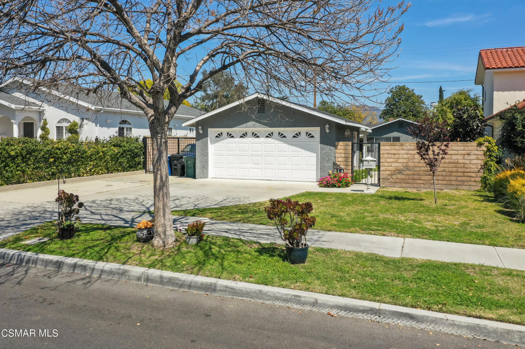 Property Photo: 914 N Evergreen Street CA 91505