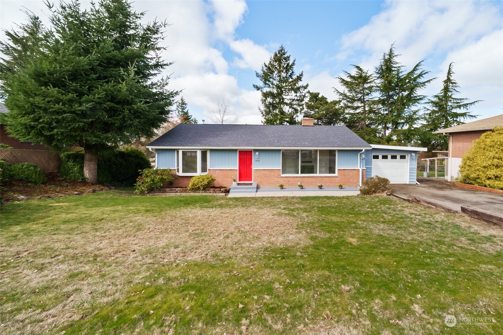 Property Photo: 1433 Edmonds Avenue NE WA 98056