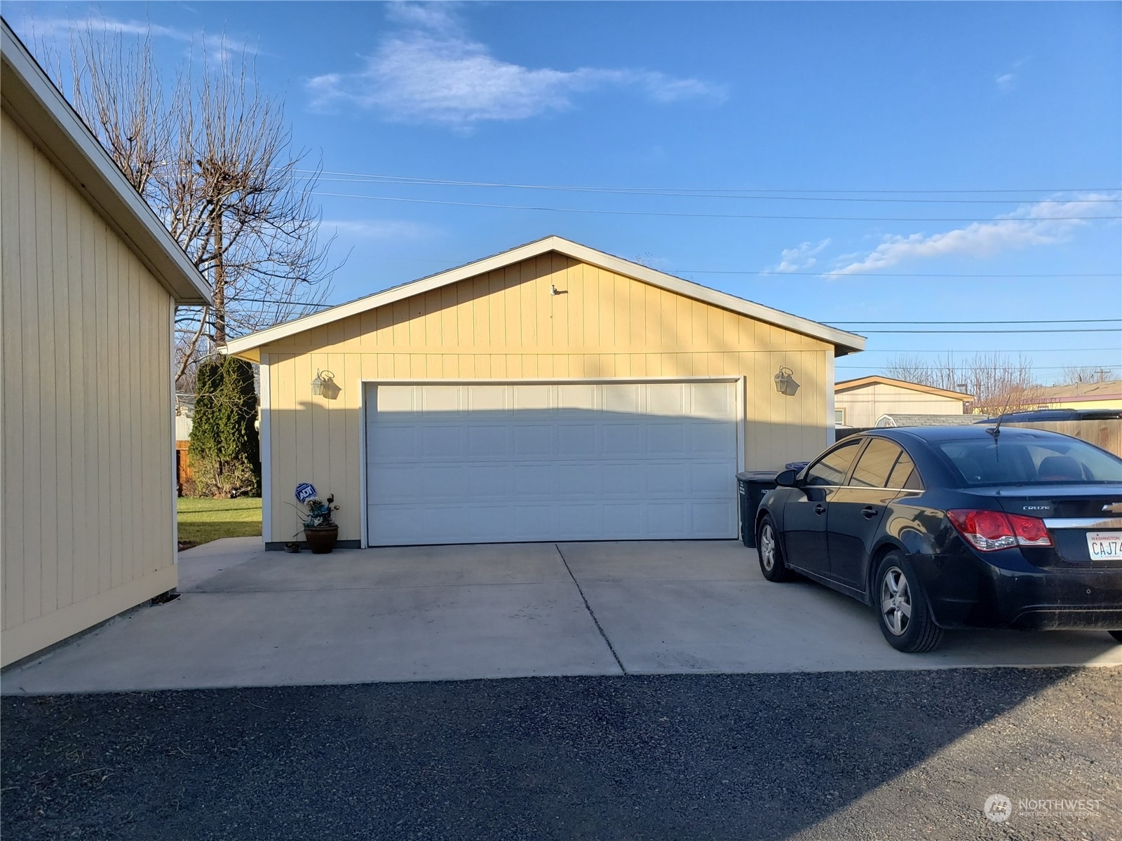 Property Photo:  613 S Pacific Street  WA 98837 