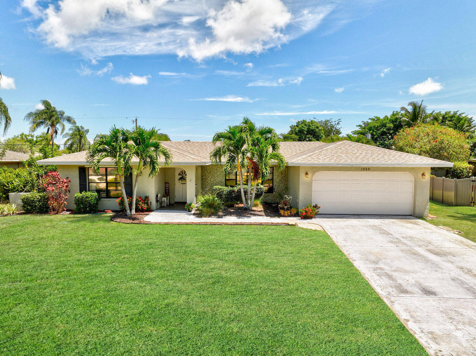 Property Photo:  1240 SE Palm Beach Road  FL 34952 