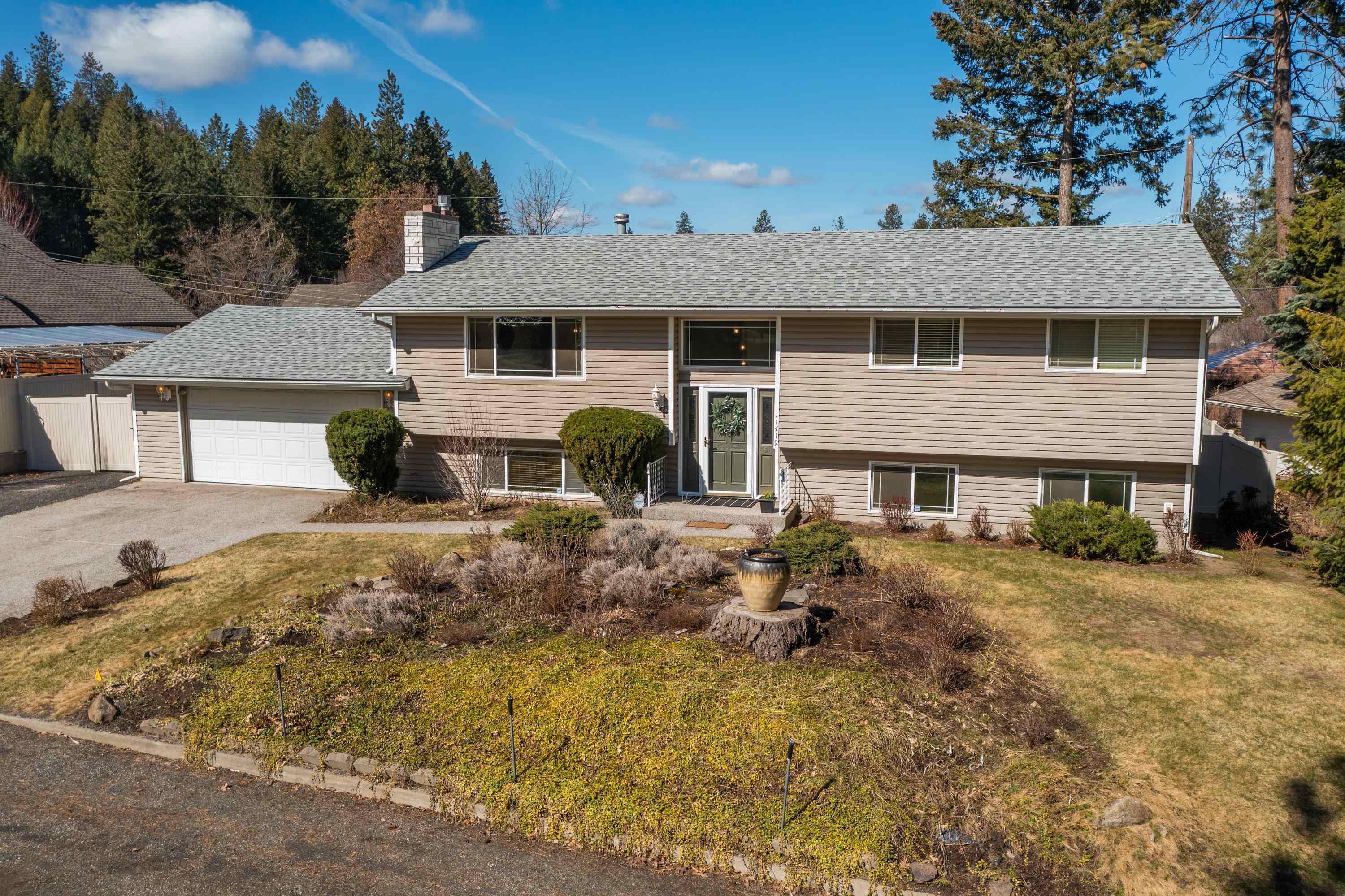 Property Photo: 11419 N Rockaway Dr WA 99218